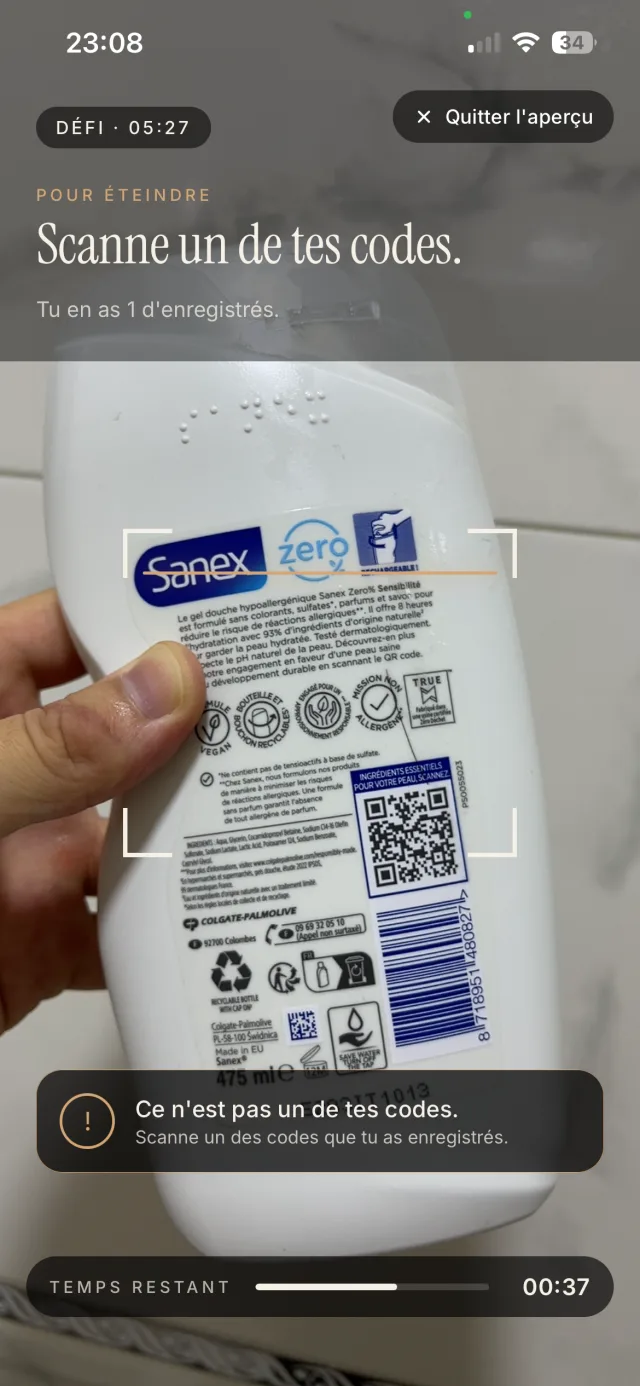 Défi « scanner un code-barres » en cours : l'appareil photo vérifie le code enregistré.