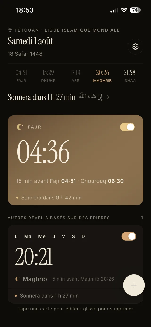 Écran d'accueil de Fajrunaa : horaires des prières du jour, réveil Fajr et autres alarmes.